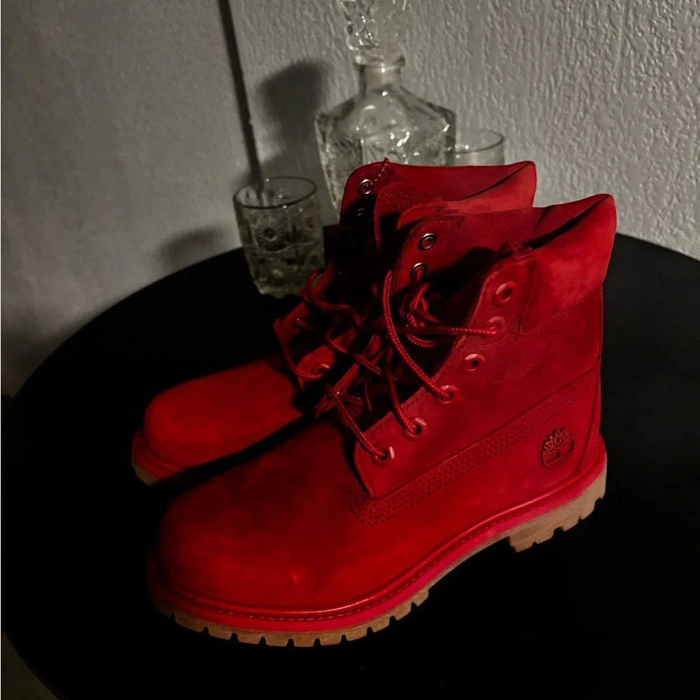 Red Timberlands - Picture 4 of 4